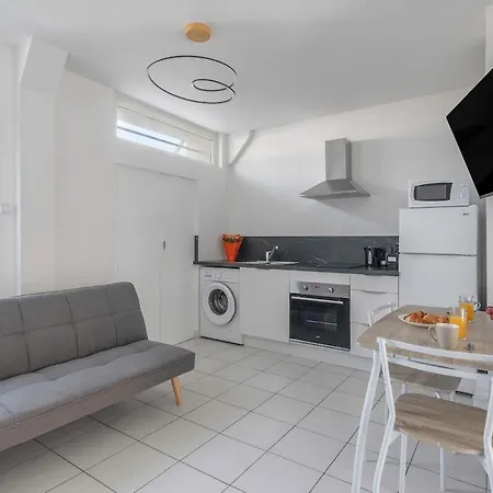 Paul Bert 2 Newly Renovated 1-bedroom Near Les Chantiers